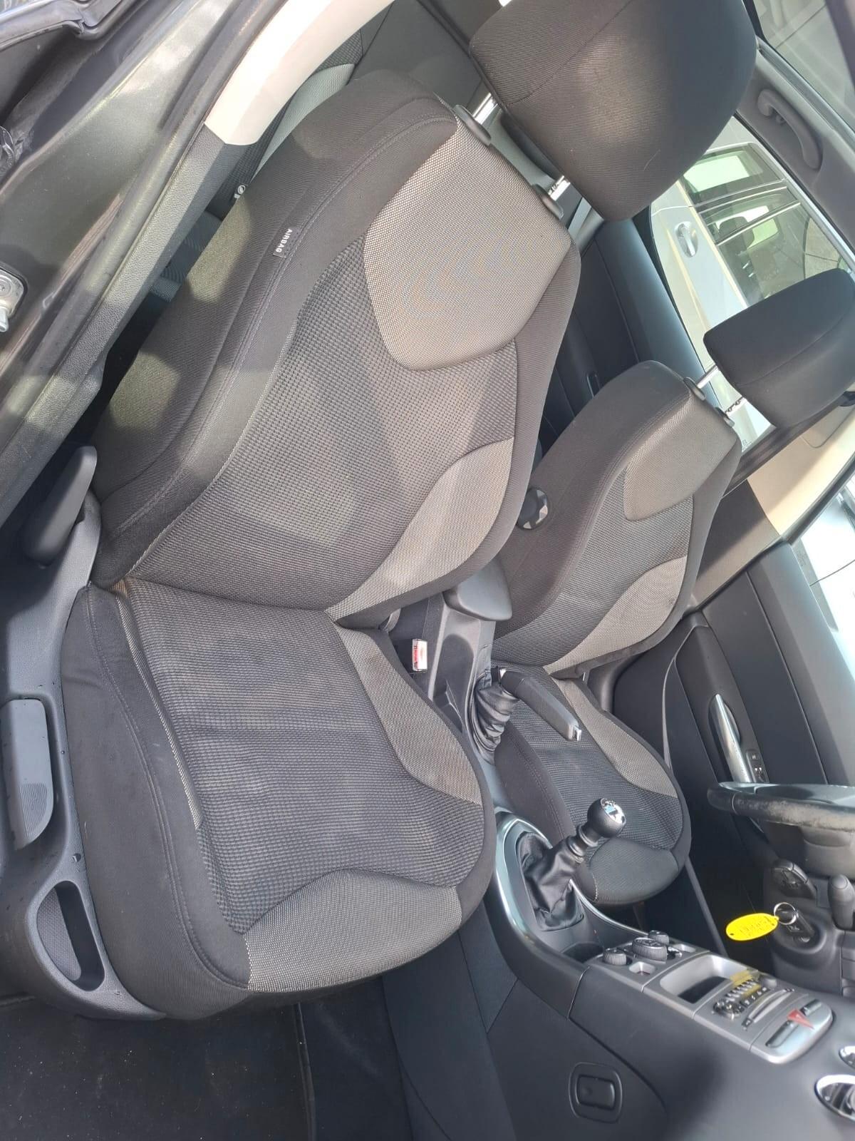 Peugeot 308 1.6 HDi 110CV 5p. Féline (6 Marce)