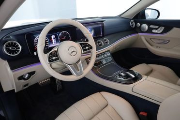 MERCEDES-BENZ CLA sse E Coupé E 220 d 4Matic AMG-Line/Premium