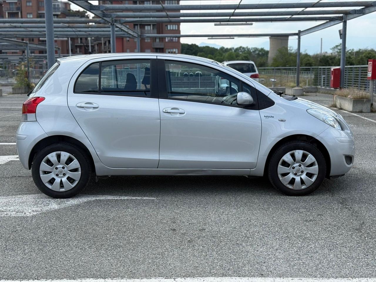 Toyota Yaris 1.0 5 porte Luxury pack
