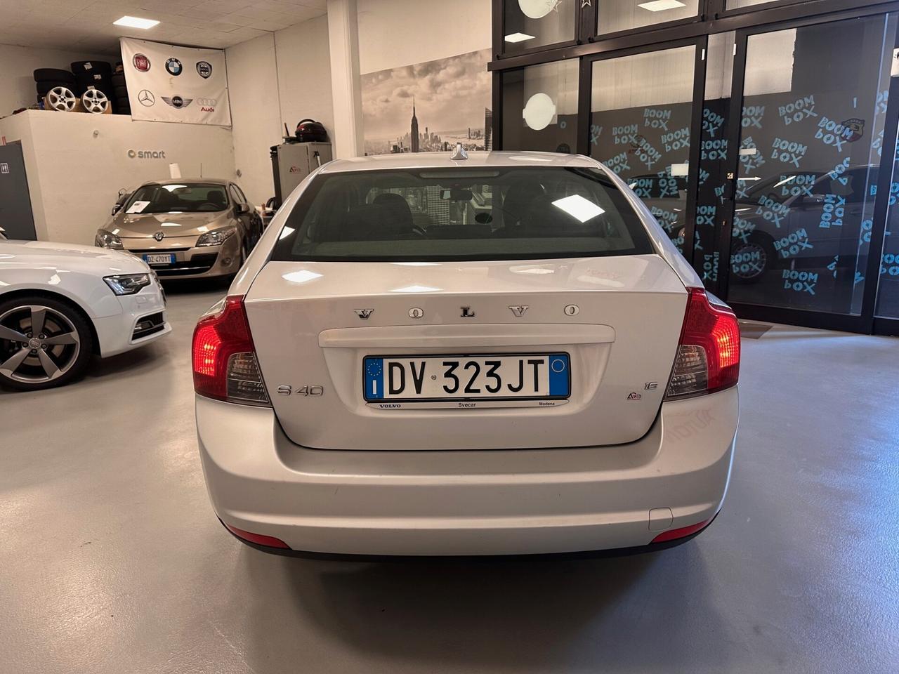 VOLVO S 40 BERLINA 1.6 BENZINA