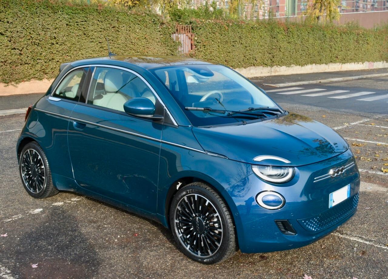 Fiat 500 500e Berlina 42 kWh La Prima