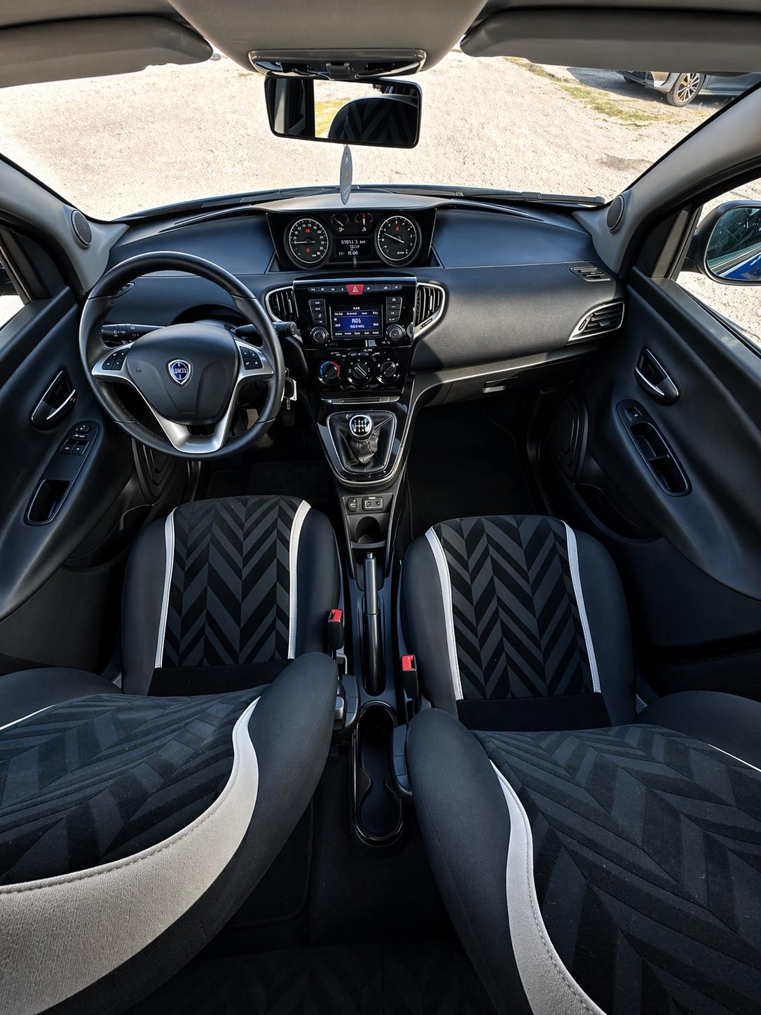 Lancia Ypsilon 1.2 69 CV 5 porte Gold