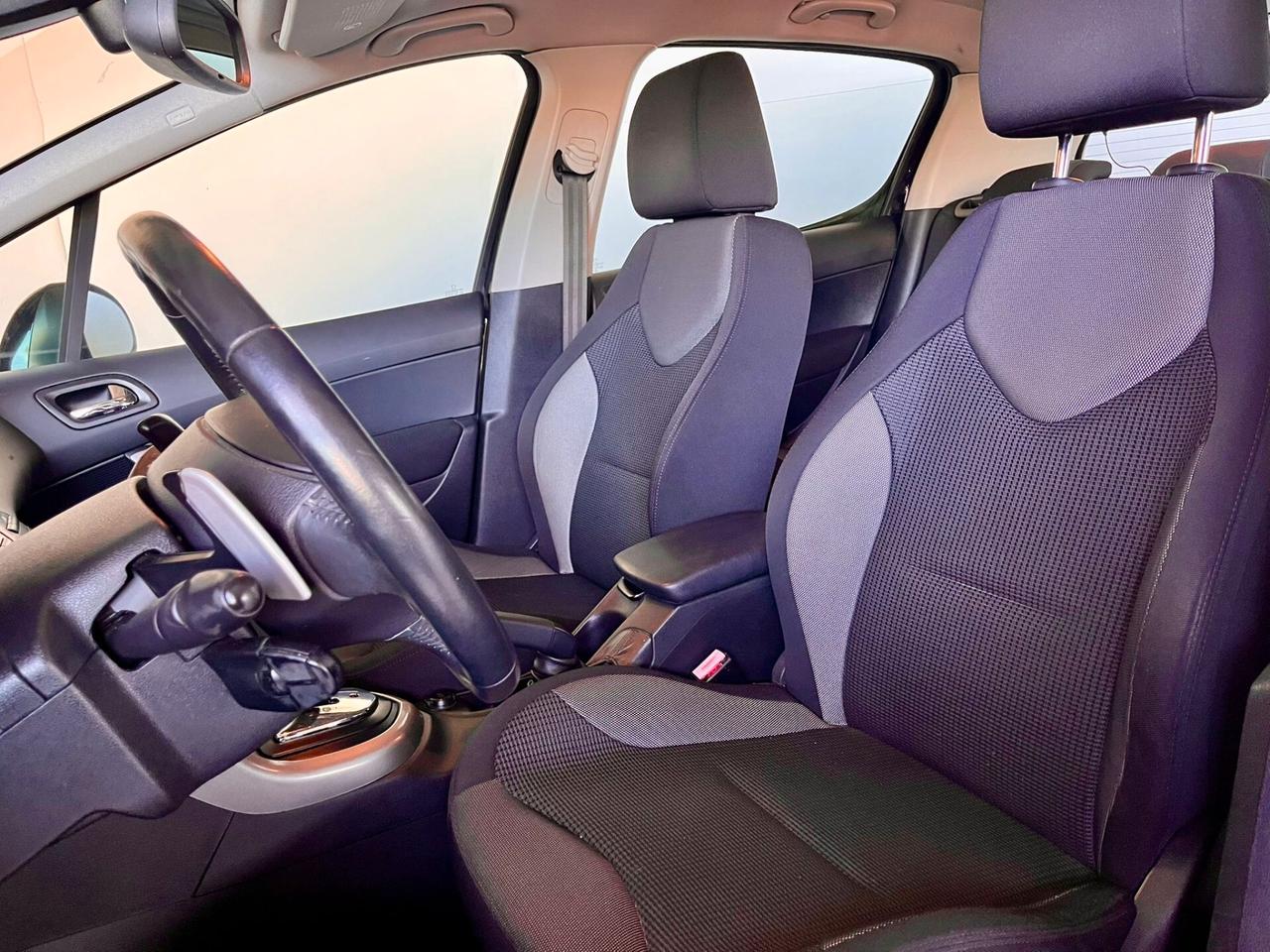 Peugeot 308 1.6 8V e-HDi 112CV Stop&Start robotiz. 5p. Business