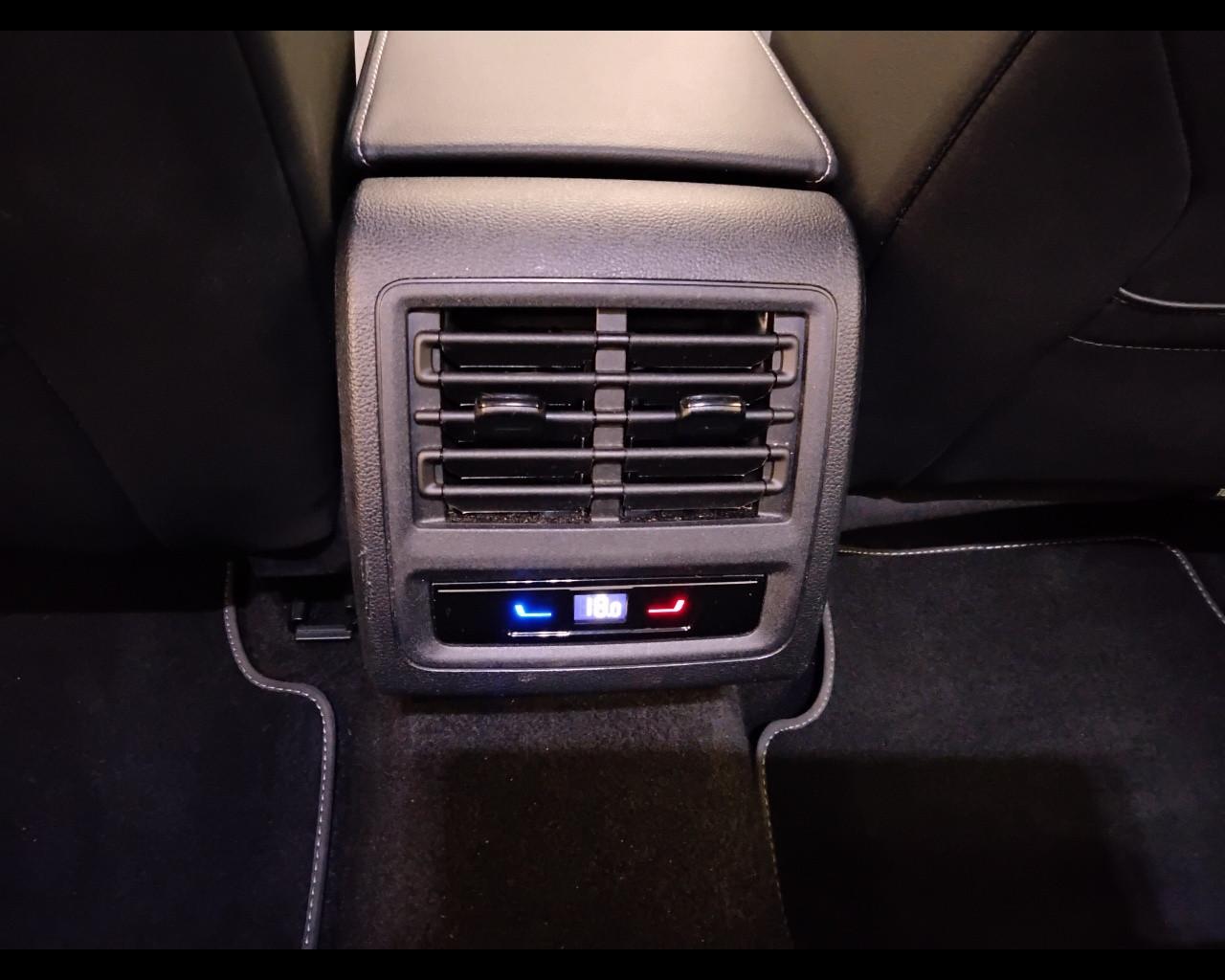 VOLKSWAGEN Golf VIII 2024 - Golf 2.0 tdi Style 150cv dsg