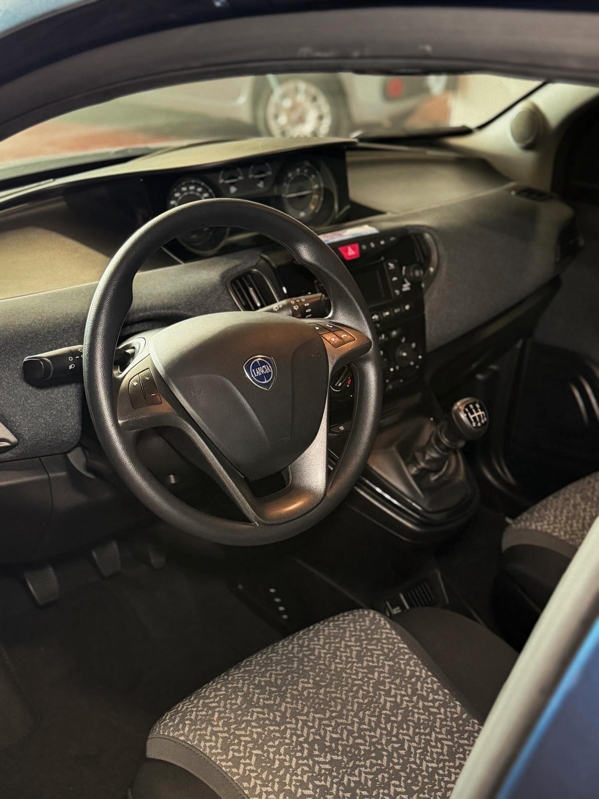 Lancia Ypsilon 1.0 FireFly 5 porte S&S Hybrid Alberta Ferretti