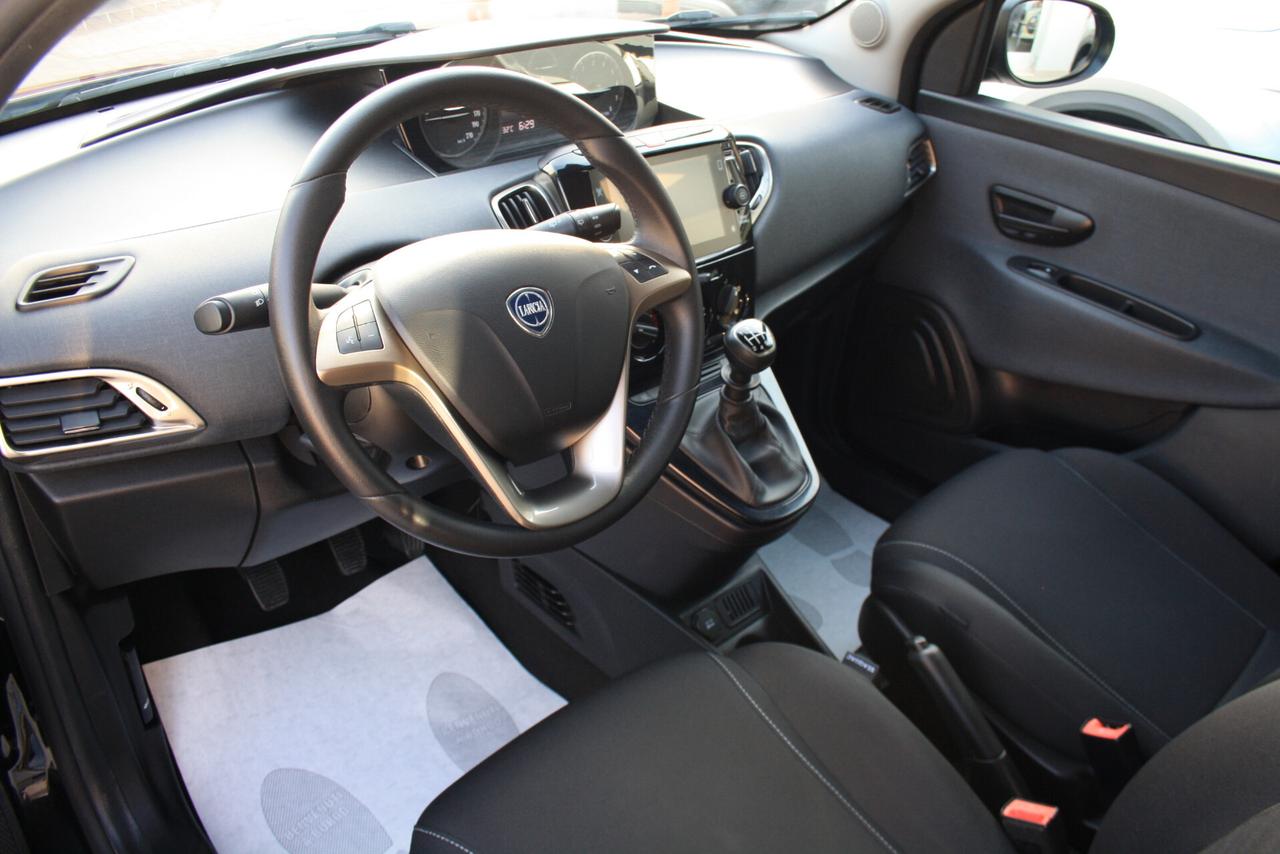 LANCIA YPSILON 1.0 HYBRID 70CV GOLD BLACK
