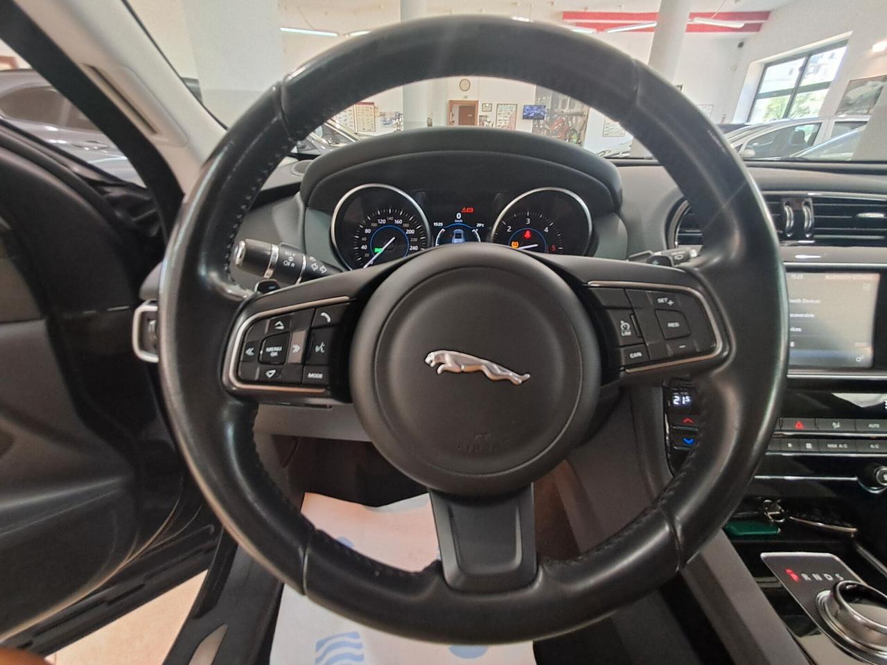 Jaguar F-Pace 2.0 D 180 CV AWD Prestige