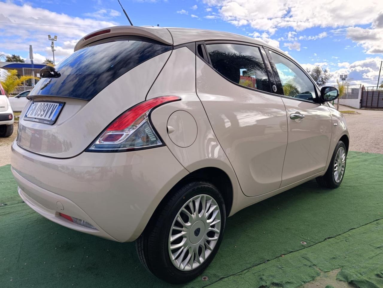 Lancia Ypsilon 1.2 69 CV 5 porte GPL Ecochic Silver - 2018