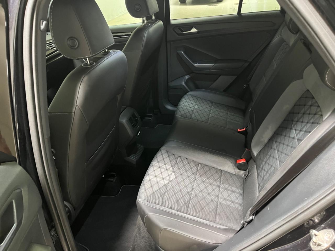 Volkswagen T-Roc 1.5 TSI ACT DSG R-Line