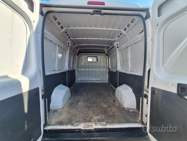 Peugeot Boxer 335 2.2 BlueHDi 140 S&S PC-TN Furgon