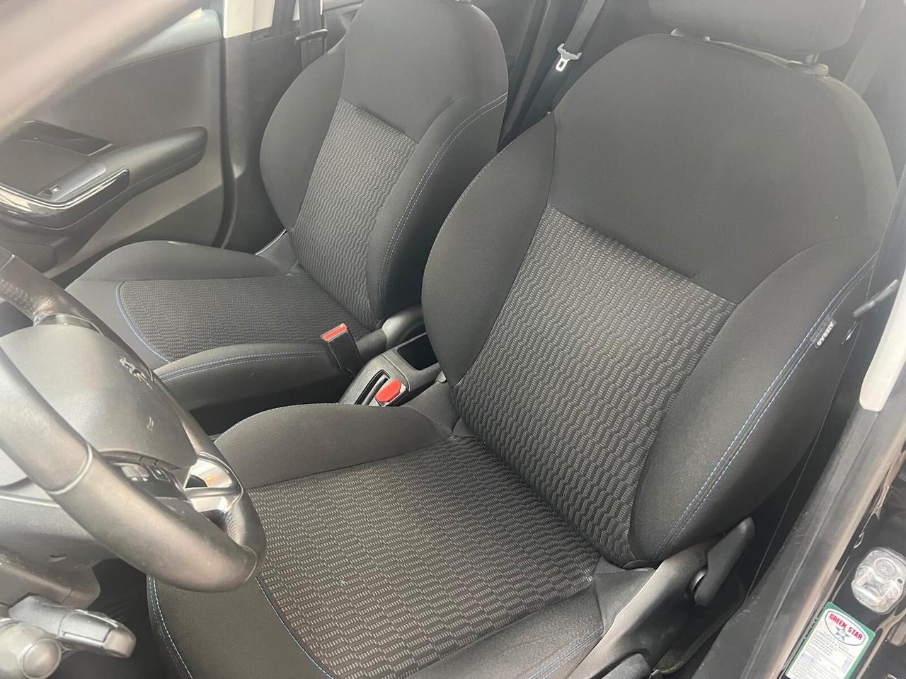 Peugeot 208 PureTech 82 5 porte Allure NEOPATENTATI