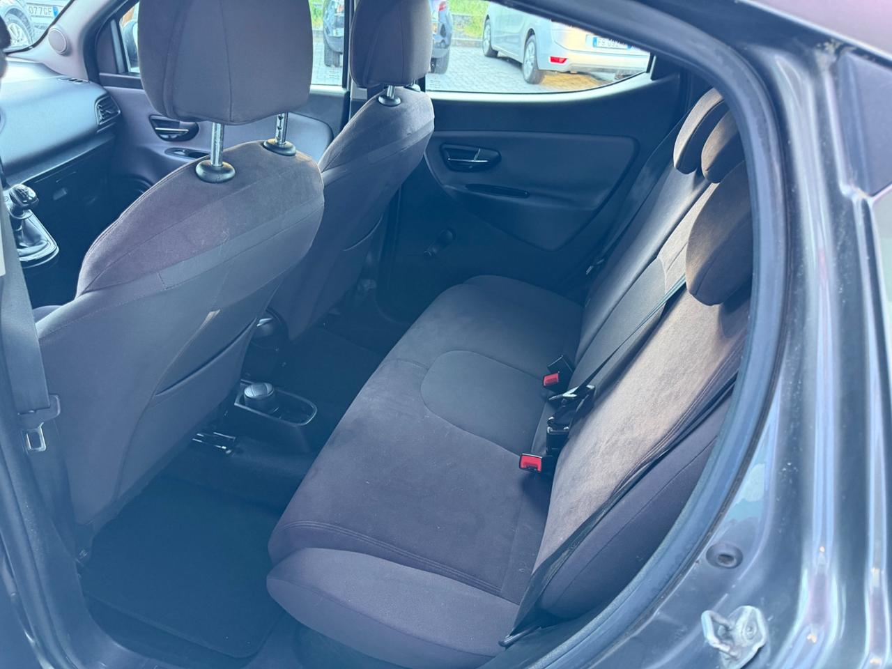 Lancia Ypsilon 1.2 69 CV 5 porte - NEOPATENTATI