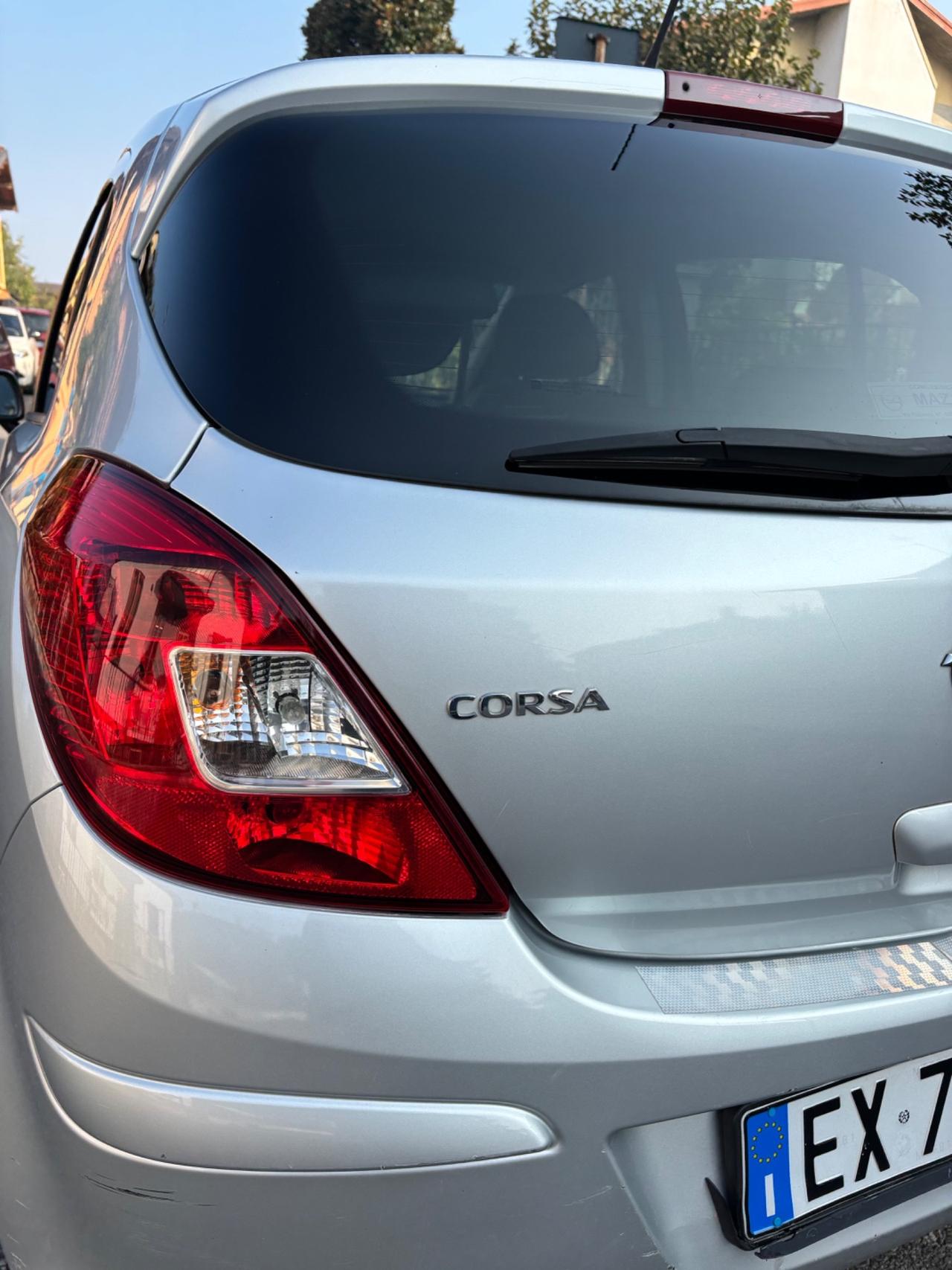 Opel Corsa 1.2 5 porte Sport