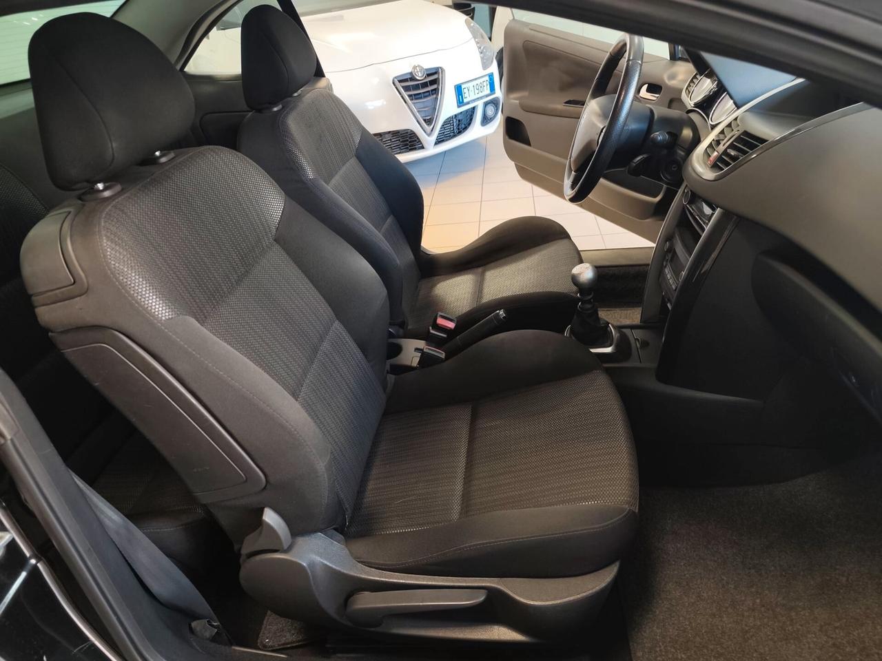 Peugeot 207 1.6 8V HDi 112CV CC Féline