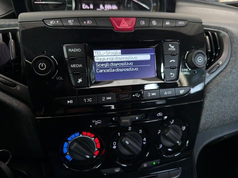 Lancia Ypsilon Ypsilon 5p 1.0 hybrid 70cv 6m Silver Plus