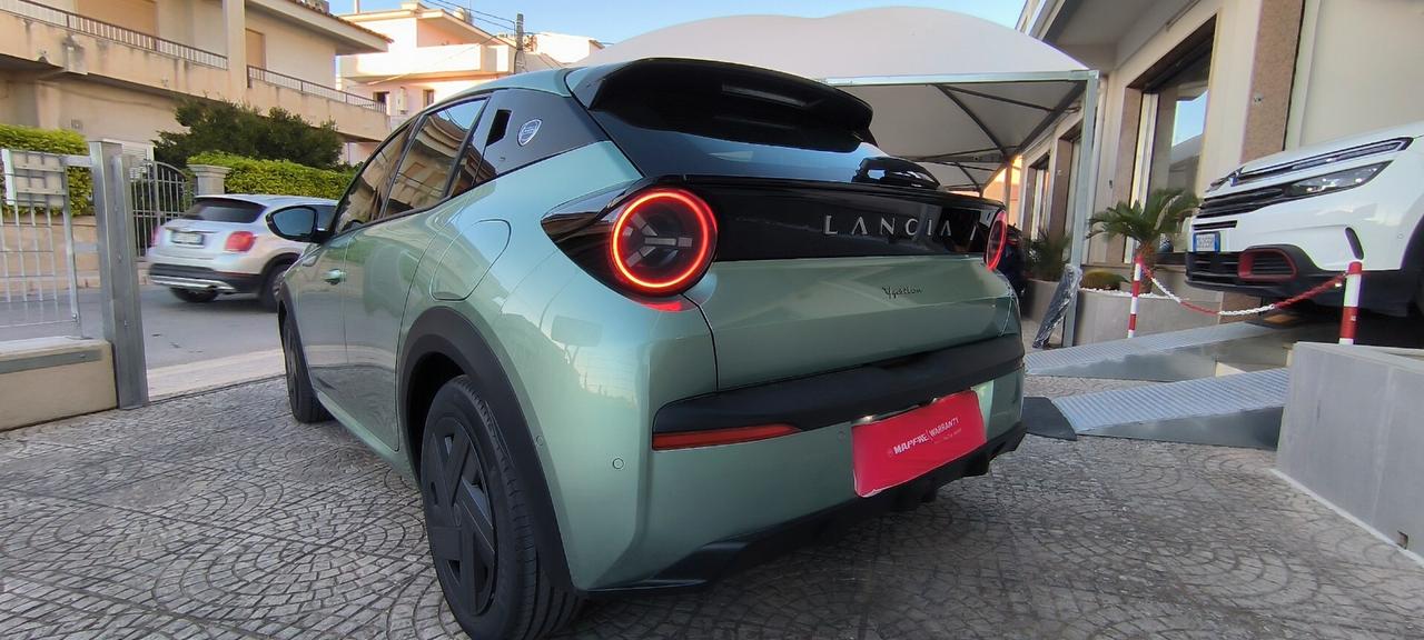 Lancia Ypsilon Hybrid e-DCT