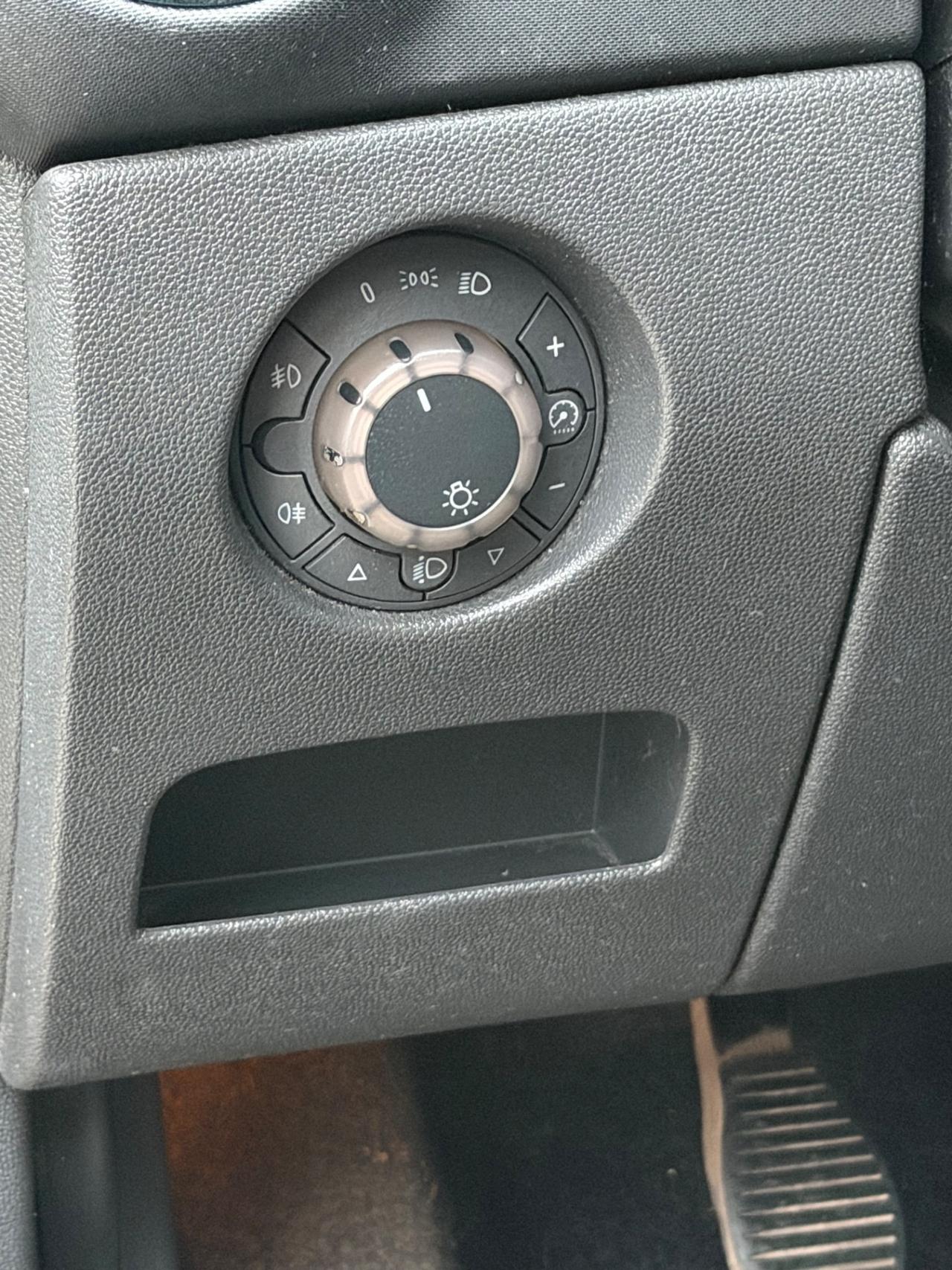 Opel Corsa 1.2-tagliandata-revisionata-neopatentati