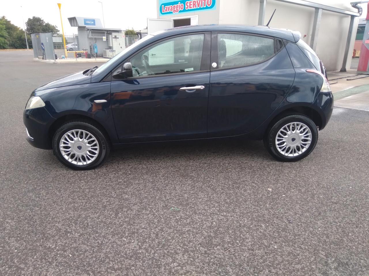 Lancia Ypsilon 0.9 TwinAir 85 CV 5 porte Metano Ecochic Platinum