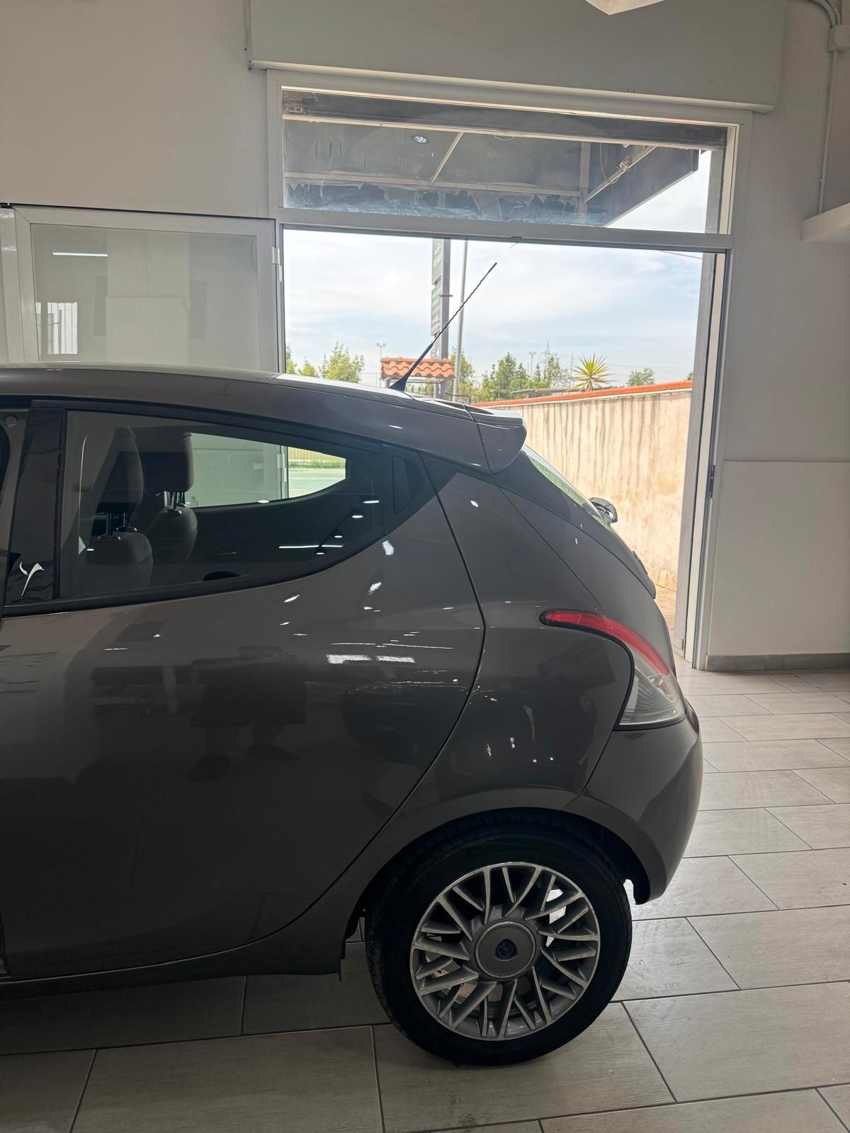 Lancia Ypsilon 1.2 69 CV 5 porte GPL Ecochic Gold
