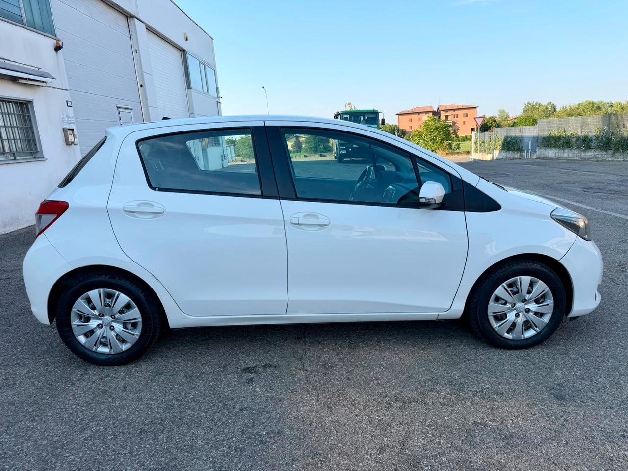 Toyota Yaris 1.0benz 2012 120.000km per neopatentati