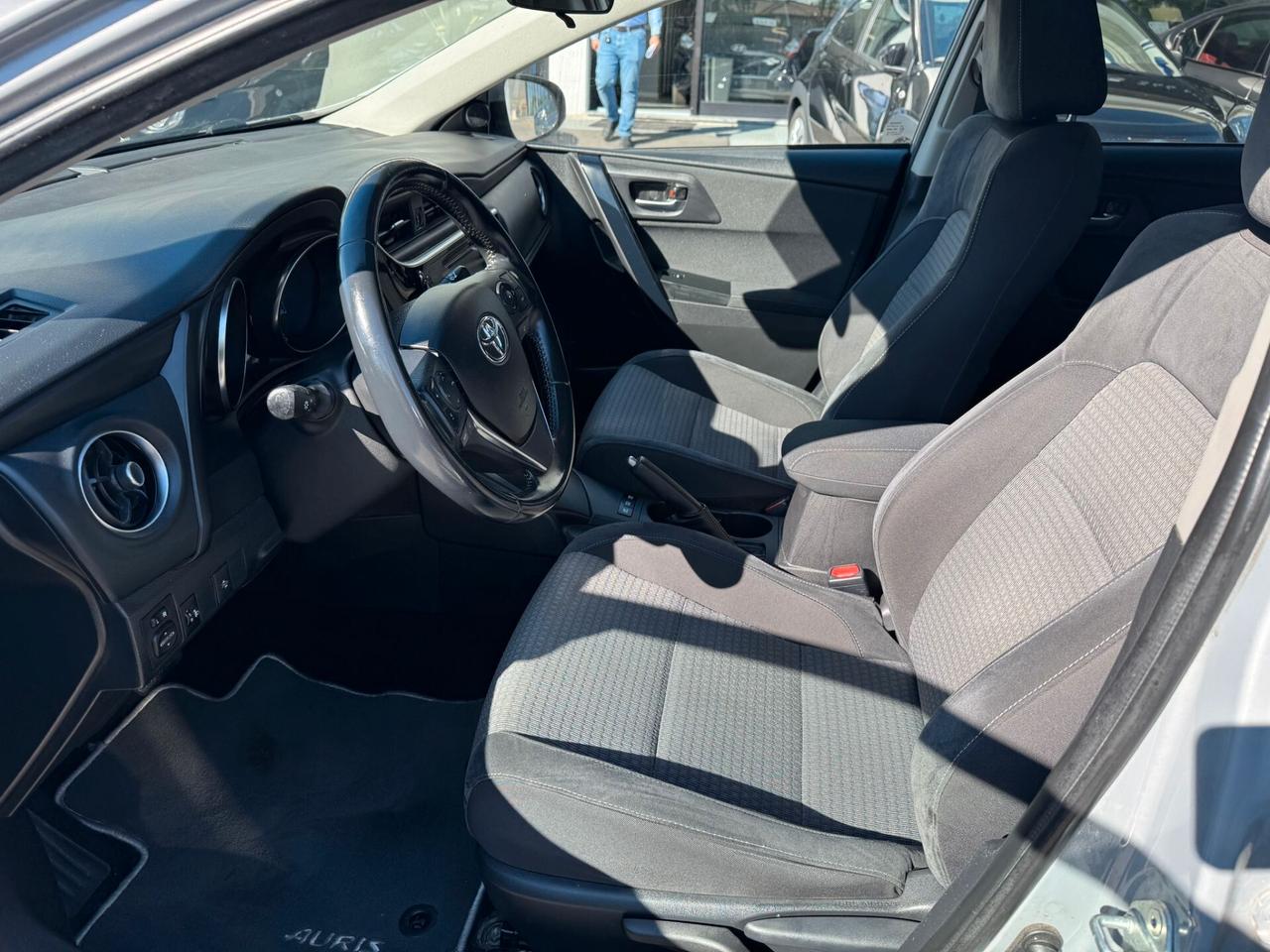 Toyota Auris Touring Sports 1.8 Hybrid Lounge