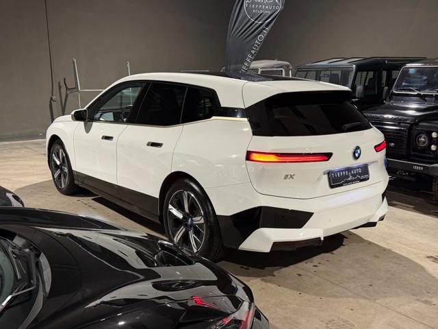 BMW iX xDrive40 Pacchetto Sportivo