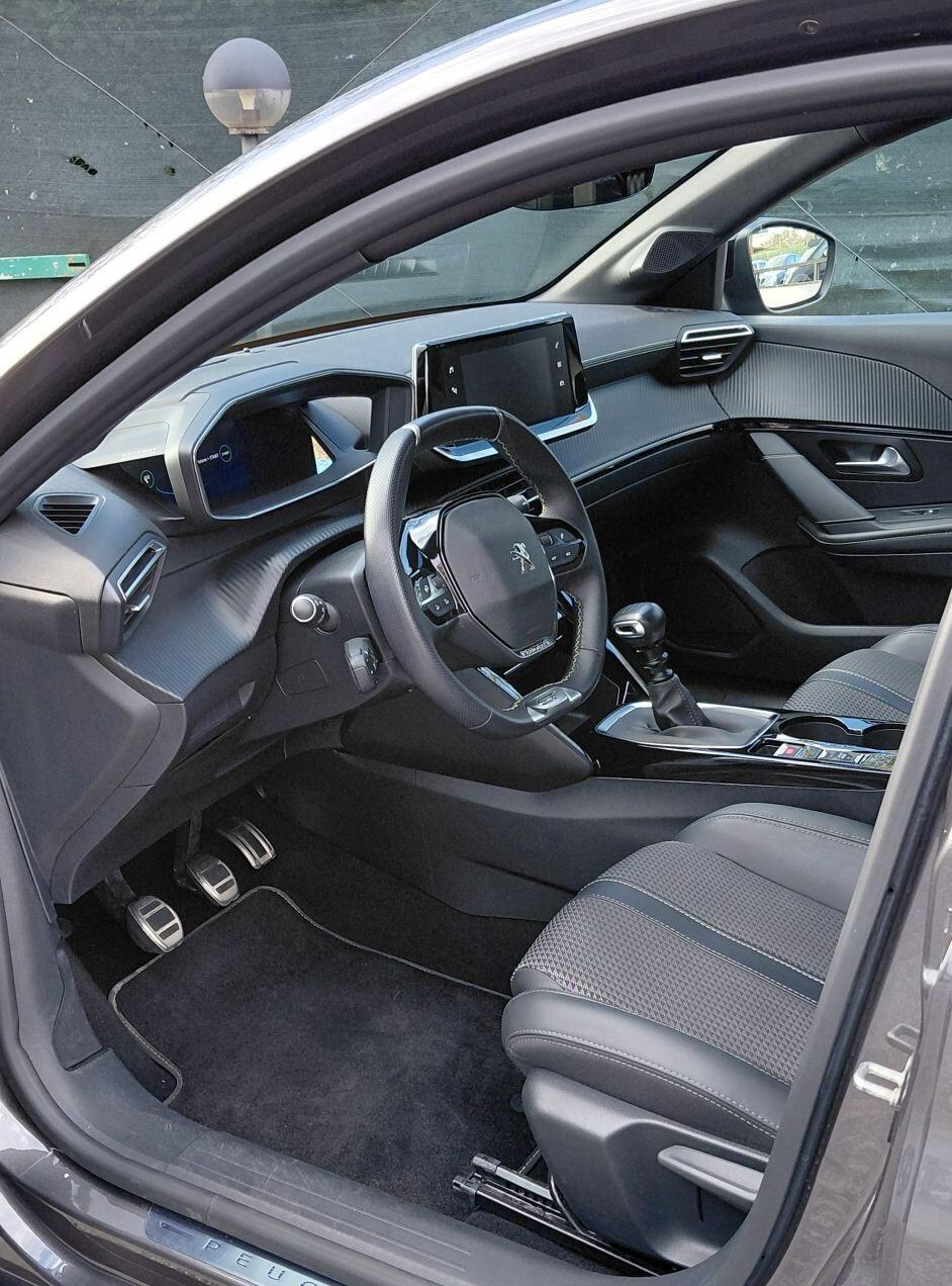 Peugeot 208 PureTech 100cv GT