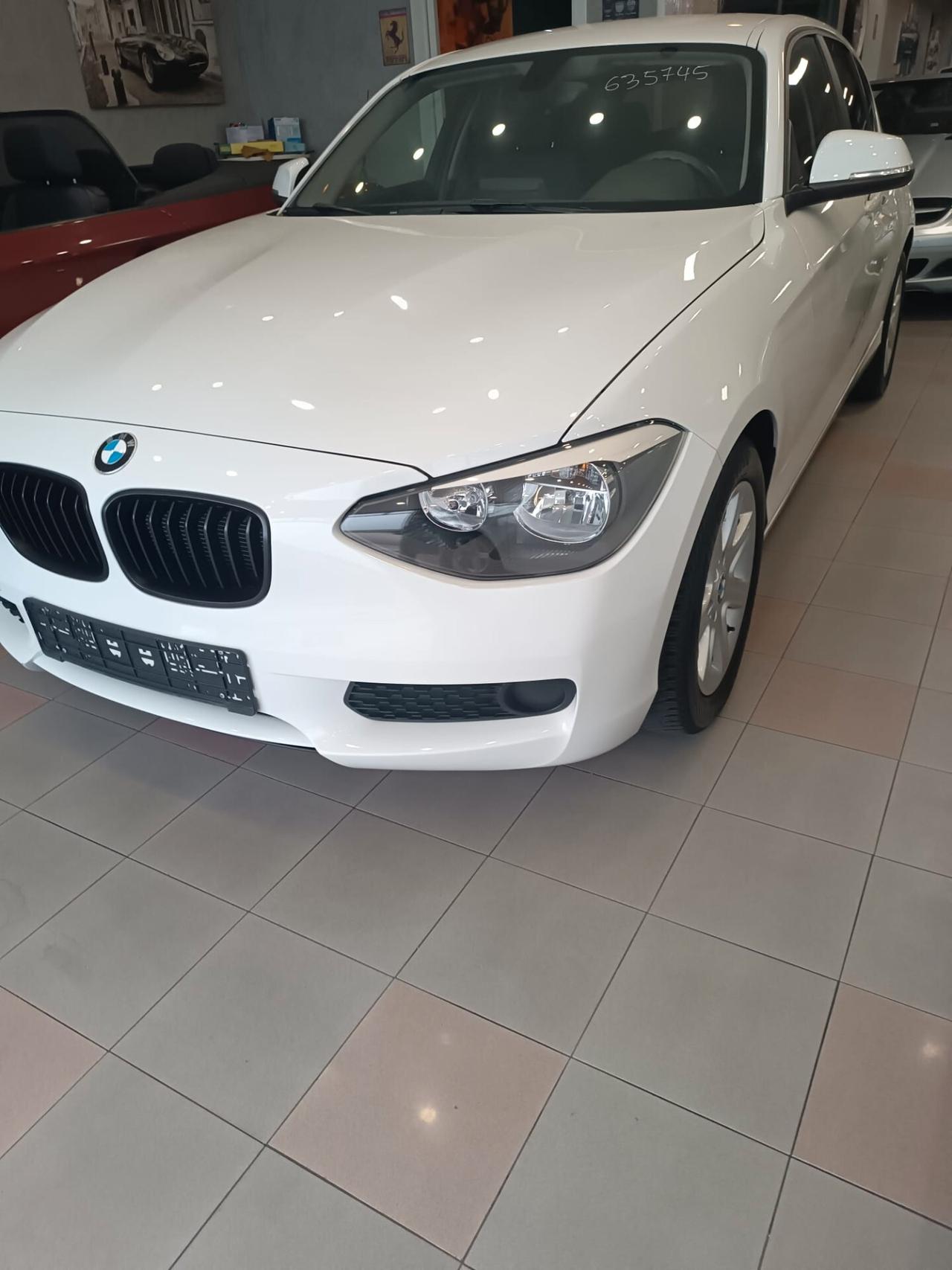 Bmw 114 114i 5p. Urban