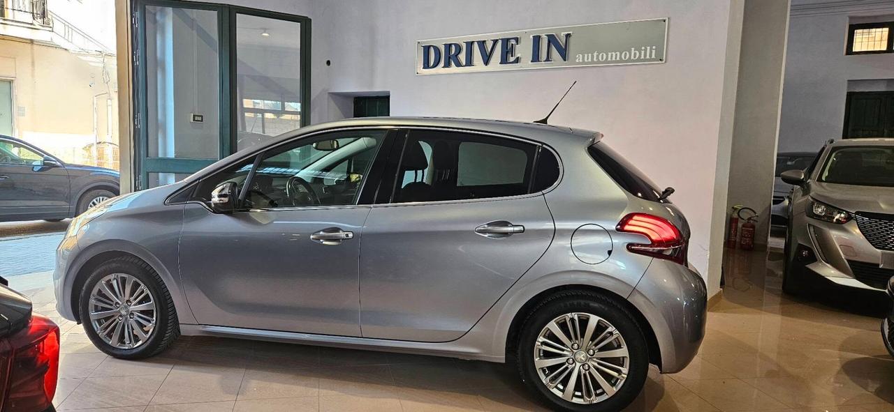 Peugeot 208 PureTech 82cv 5 porte Allure-Navi- Chromo-4 Vetri elett.-Sensori parch