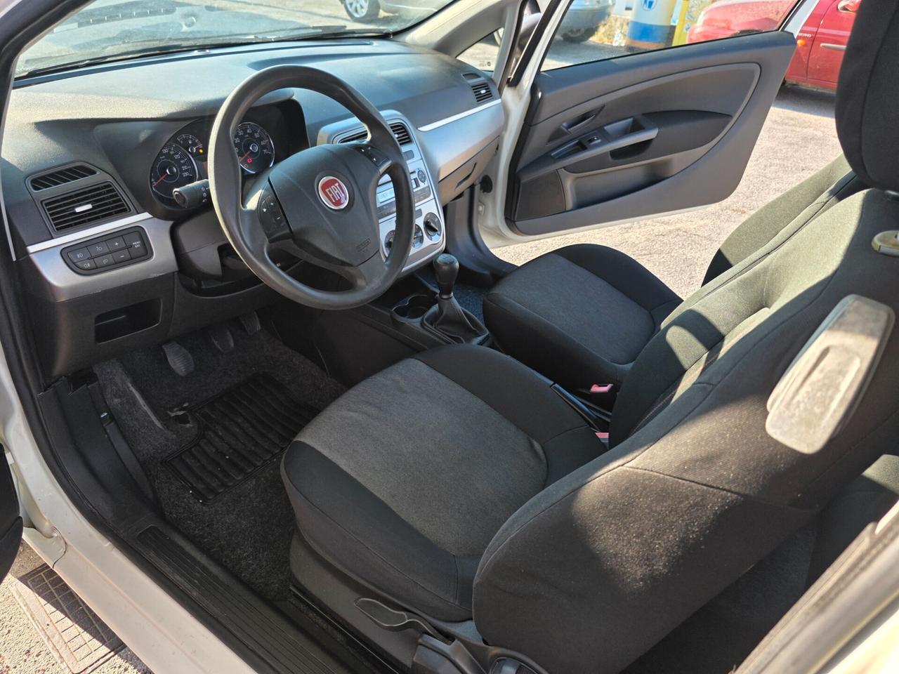 Fiat Qubo 1.3 MJT 75 CV Autocarro Van 4 posti con 287.000km