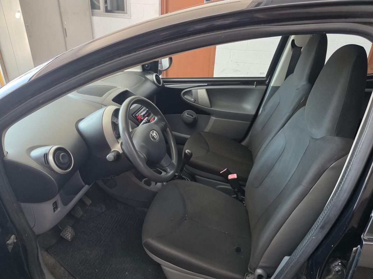 Toyota Aygo 1.0 12V VVT-i 5 porte Sol neopat