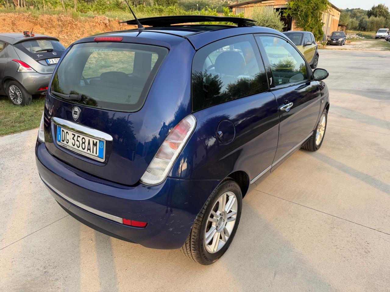 Lancia Ypsilon 1.4 16V Platino