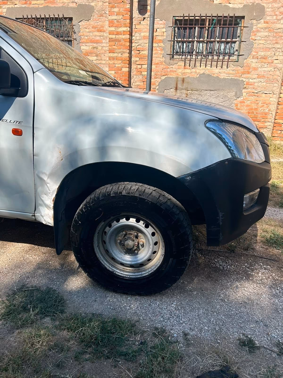 Isuzu D-Max 2.5 TD space cab 4WD 2+2 posti