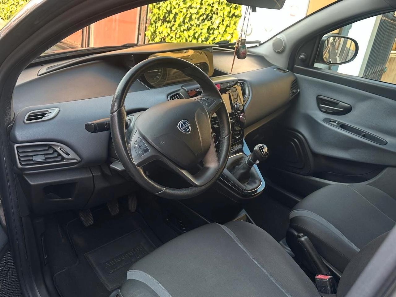 Lancia Ypsilon 1.2 69 CV 5 porte Gold