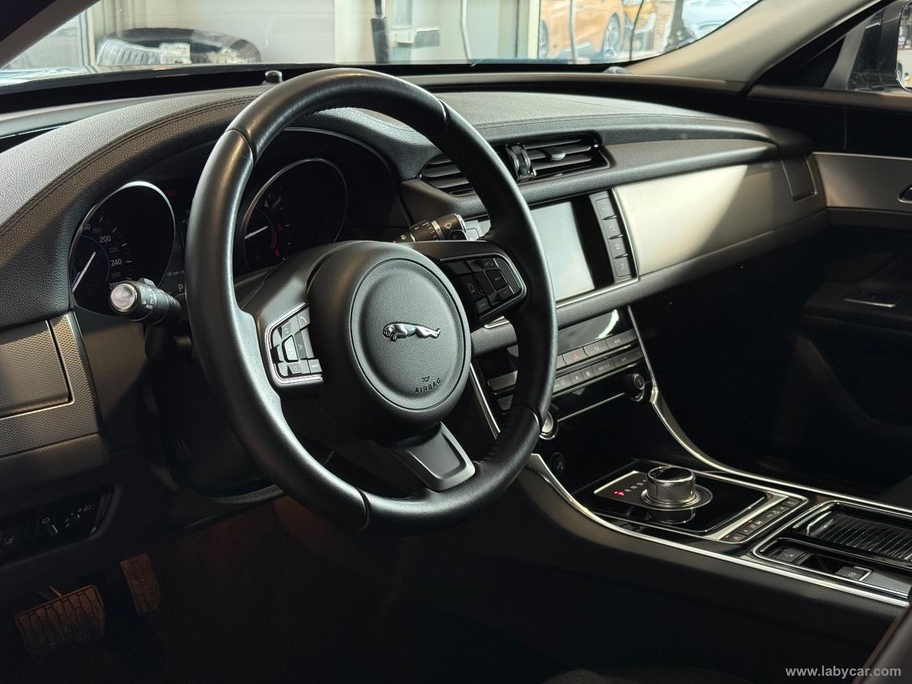 JAGUAR XF 2.0 D 180 CV aut. Pure
