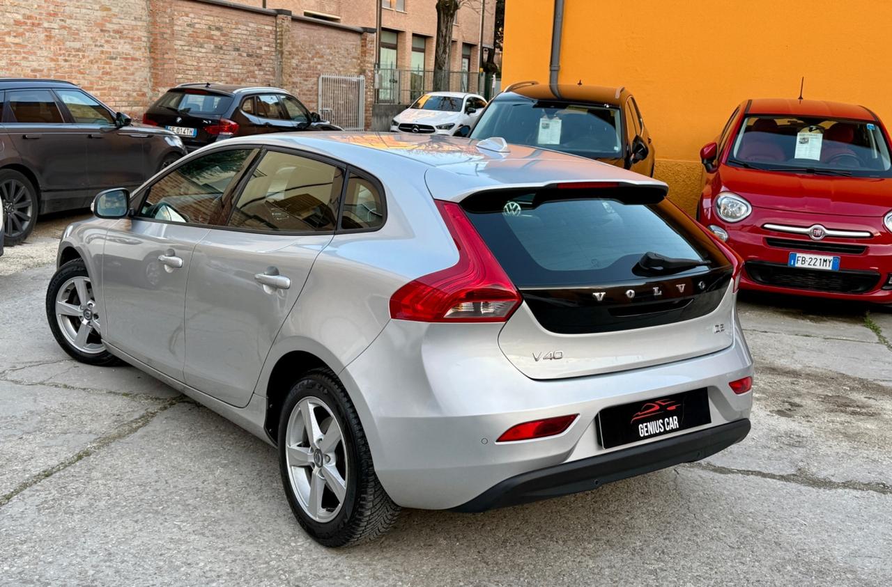 Volvo V40 D2 1.6 Summum