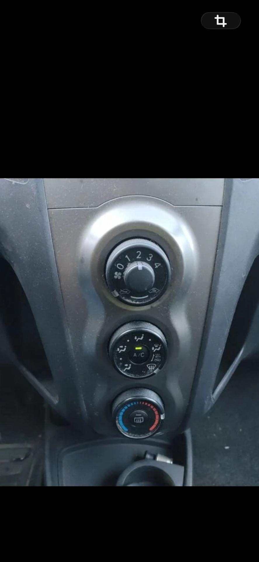 Toyota Yaris 1.0 3 porte SI NEOPATENTATI