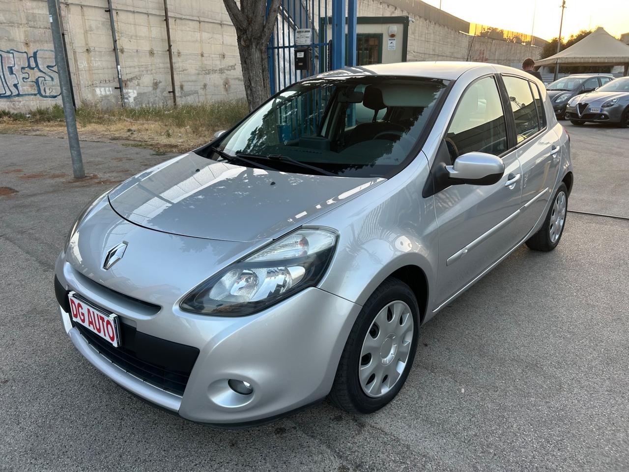 Renault Clio 1.2 benzina 75 cavalli 2011
