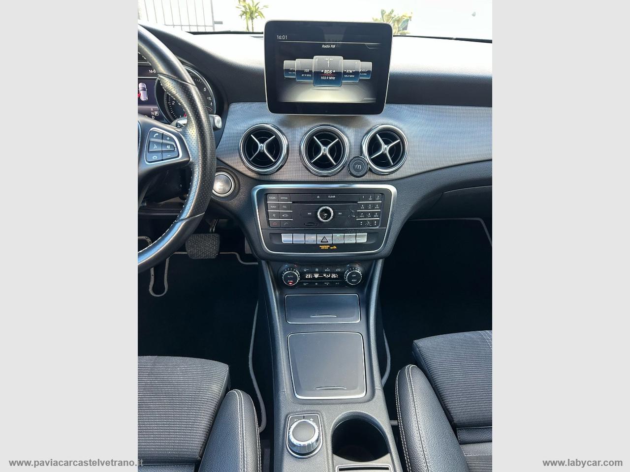 MERCEDES-BENZ GLA 200 d Automatic Premium