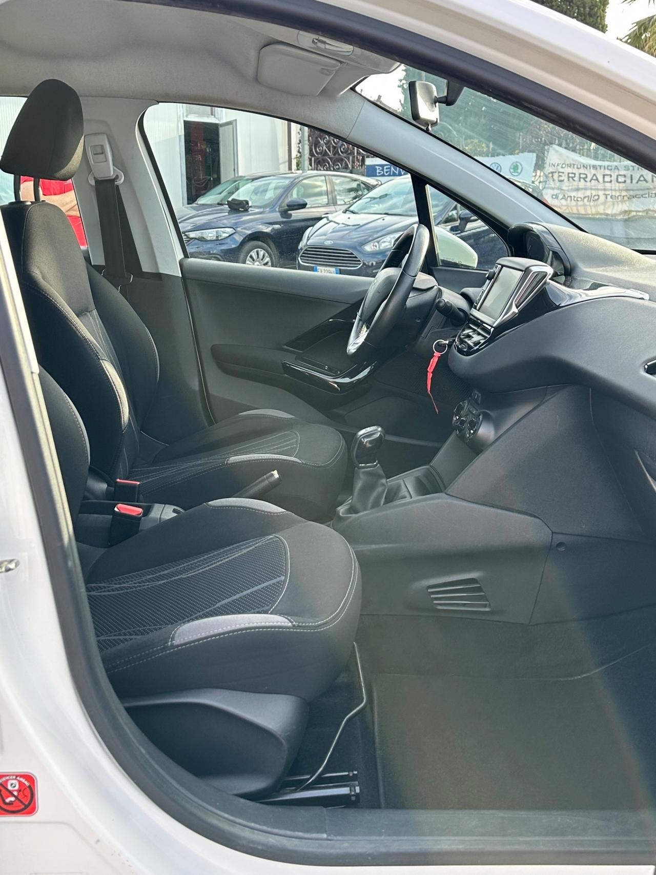 Peugeot 208 PureTech 82 5 porte Allure 2015
