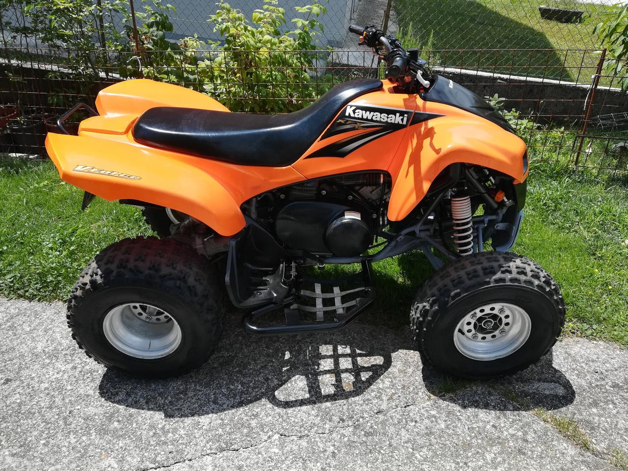 Kawasaki KFX 700 automatico con retro patente b