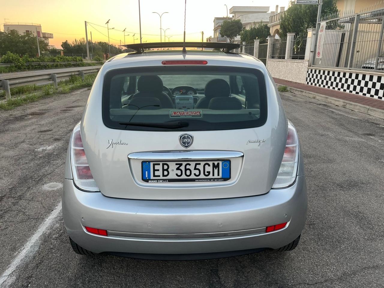 Lancia Ypsilon 1.3 MJT 75 CV Versus Unipro 2010