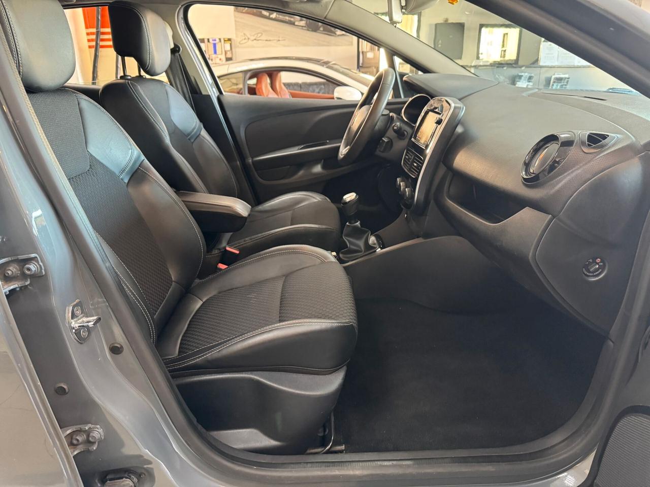 Renault Clio TCe 12V 75 CV 5 porte PARI AL NUOVO SUBITO DISPONIBILE