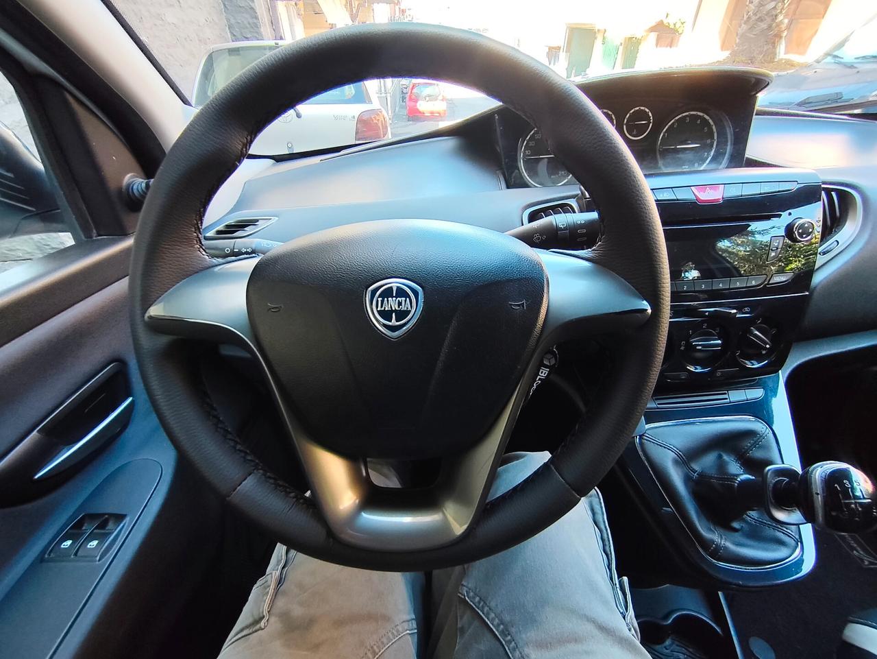 Lancia Ypsilon 1.2 69 CV 5 porte 2015