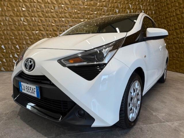 Toyota Aygo Connect 1.0 VVT-i 72 CV 5 porte x-cool