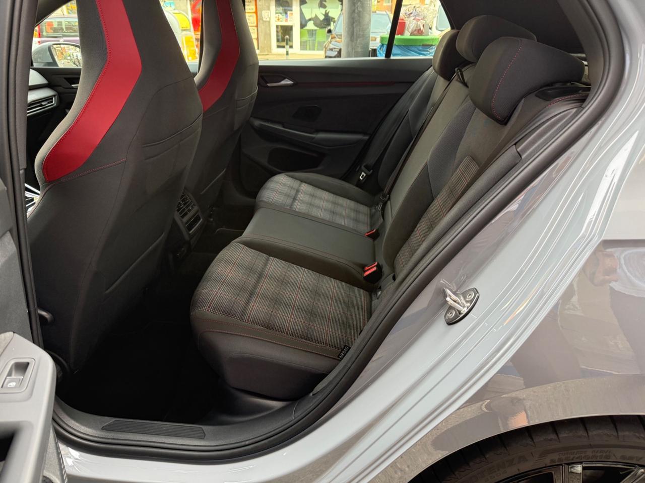 Volkswagen Golf GTI 2.0 TSI DSG PERFORMANCE