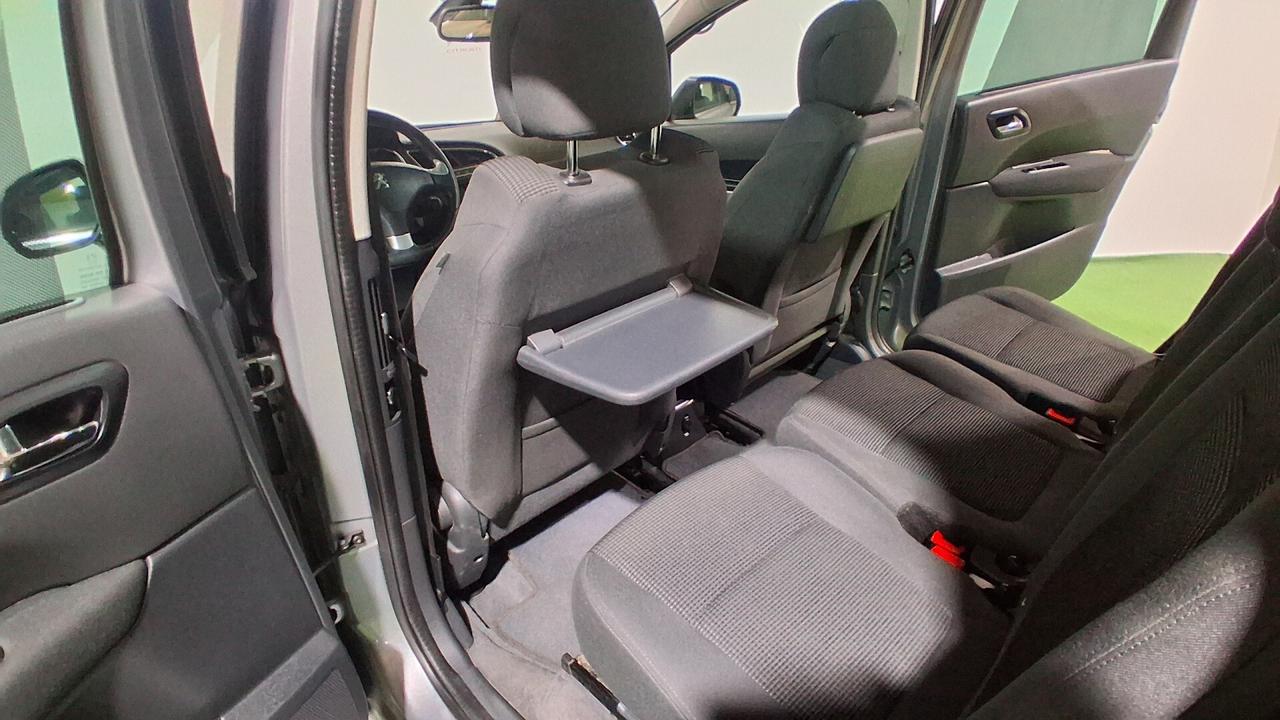 Peugeot 5008 Allure 7 posti 1.6 120cv anno 2015