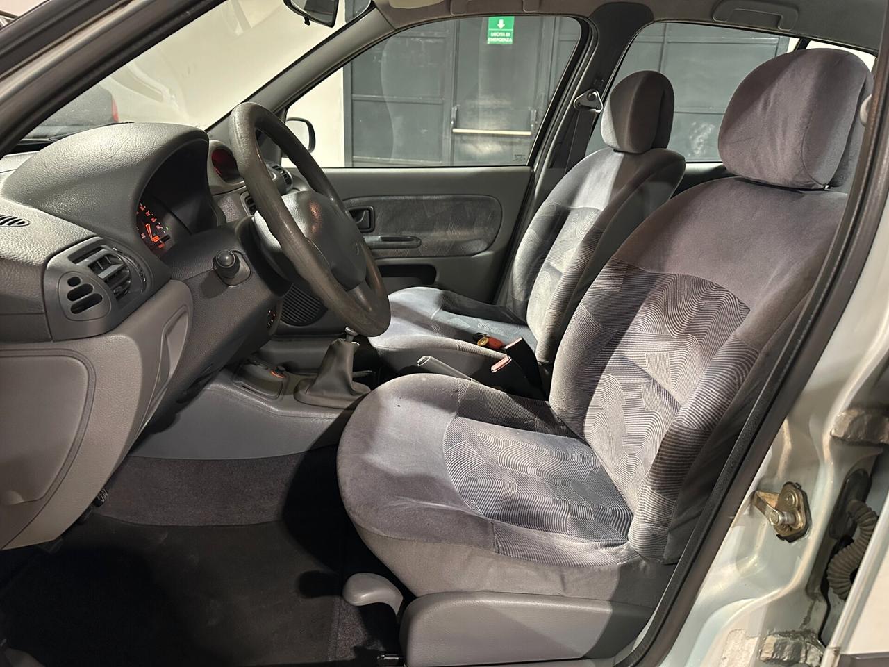 Renault Clio 1.2 BENZINA - DISTRIBUZIONE FATTA A 200.000KM