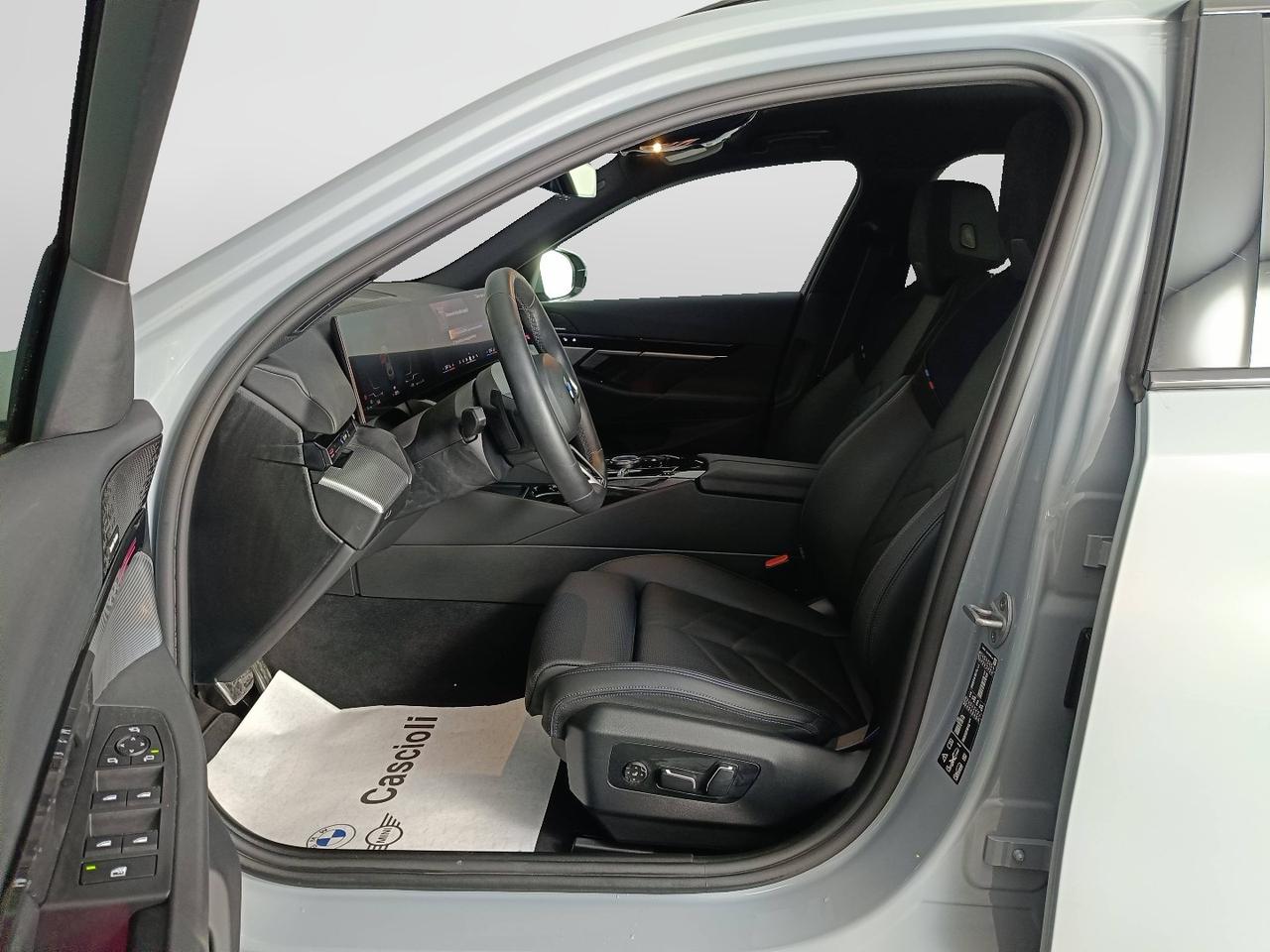 BMW Serie 5 G61 2024 Touring - 520d Touring 48V xdrive MSport Pro auto