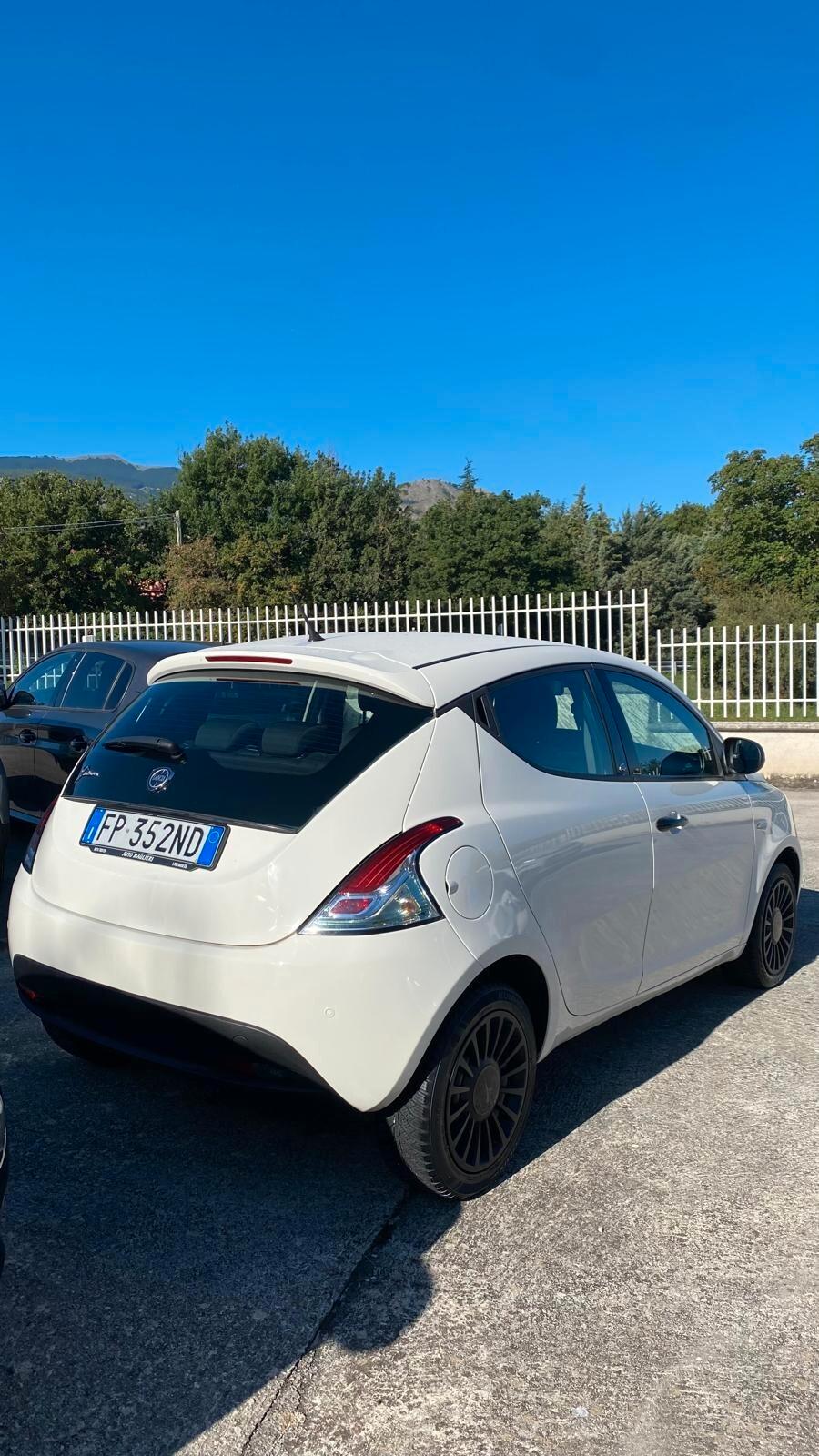Lancia Ypsilon 1.2 69 CV 5 porte Elefantino